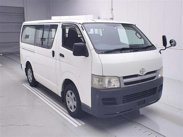 TOYOTA HIACE